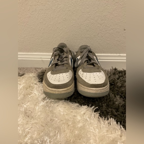 Nike Air Force 1 white and gray kid sneakers - Picture 6 of 6